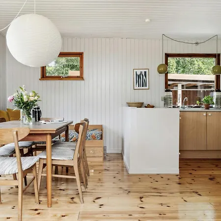 70s Wood With Grandma Vibes